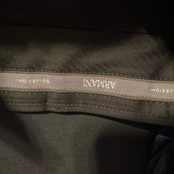 Brand new never worn Armani collezioni Suit. Super dark grey almost black. - Picture 9 of 12